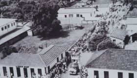 Desfile estudantil na Rua João Carneiro