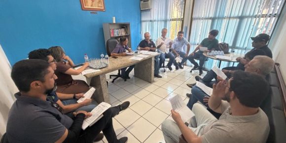 Prefeito de Lagoa Formosa se reúne com vereadores para apresentar Projeto de Lei que visa ampliação no Sistema de Abastecimento de Água no Município