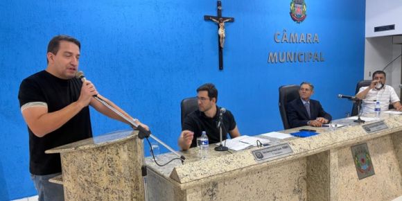Vereadores de Lagoa Formosa realizam 23ª reunião ordinária de 2026 e recebem proprietário de clínica