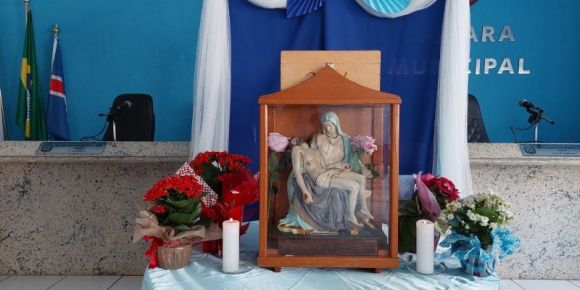 Câmara Municipal de Lagoa Formosa recebe imagem de Nossa Senhora da Piedade 